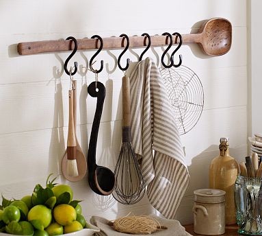Cuisine Wall-Mount Wood Spoon with Metal Hooks