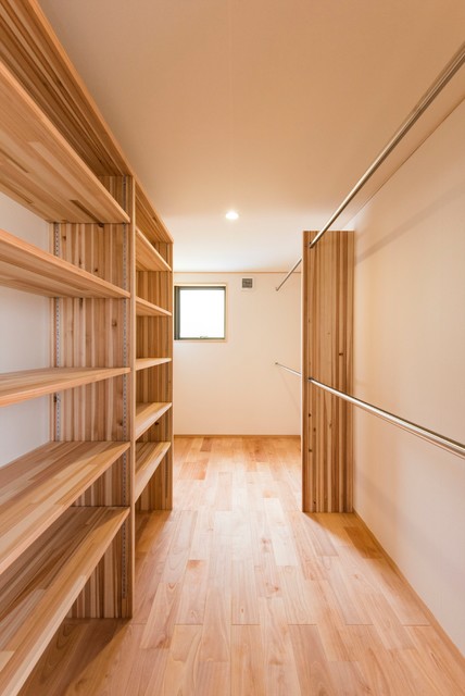 長泉寺町の家 asiatisch-ankleidezimmer