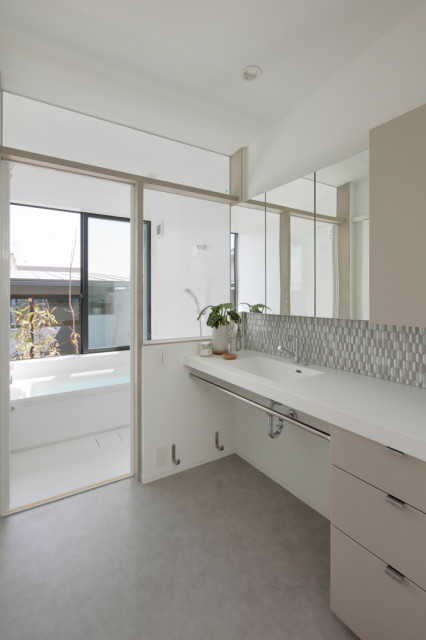 上中居の家 moderno-bagno-di-servizio