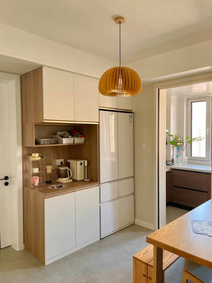Esempio di una cucina minimalista di medie dimensioni con pavimento con piastrelle in ceramica e pavimento grigio