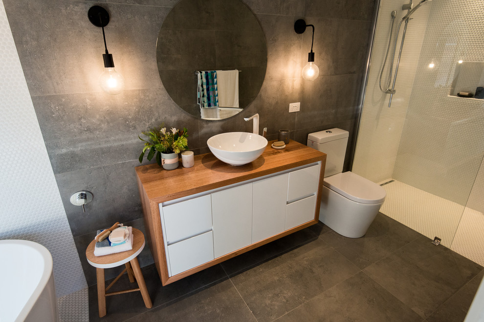 Photo of a contemporary bathroom in Hobart.