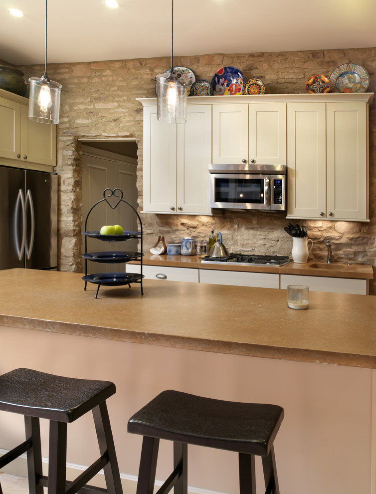 Inspiration for a rustic kitchen remodel in Columbus