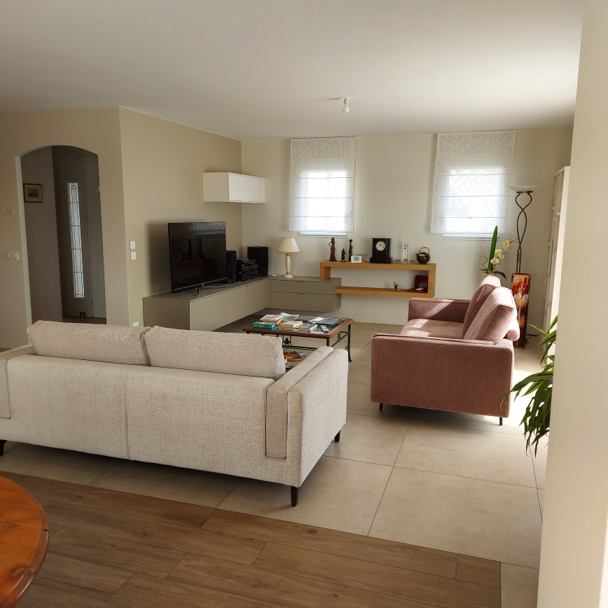 Photo of a contemporary living room in Nantes.