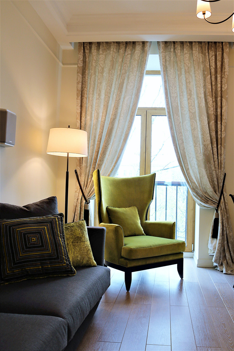 Сталинка на набережной