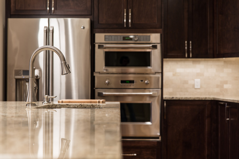 Kitchen - kitchen idea in Calgary