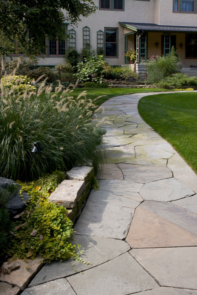 Mid-sized traditional front yard garden in Chicago with a garden path and natural stone pavers.