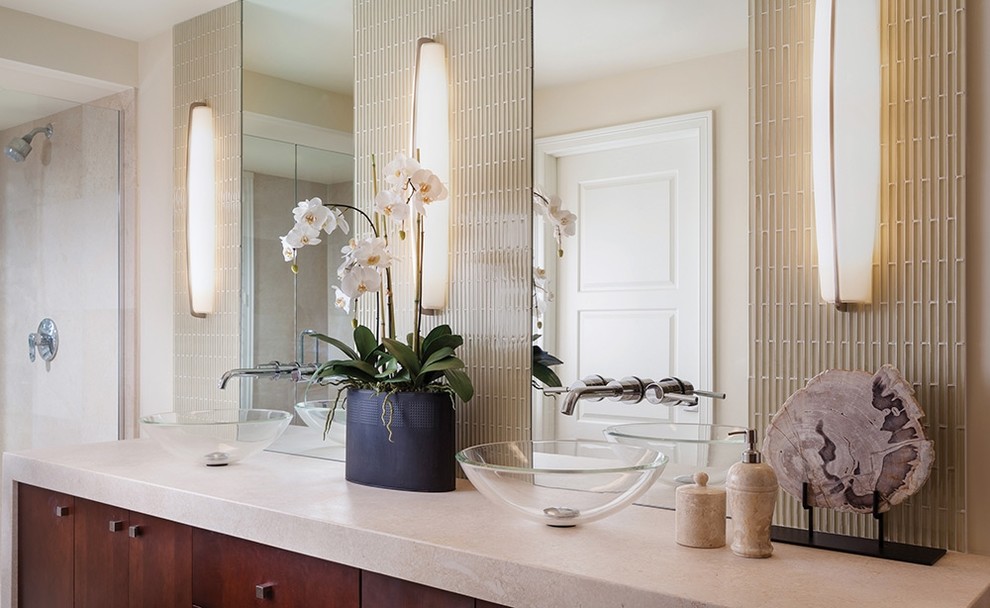 This is an example of a large contemporary bathroom in Los Angeles.