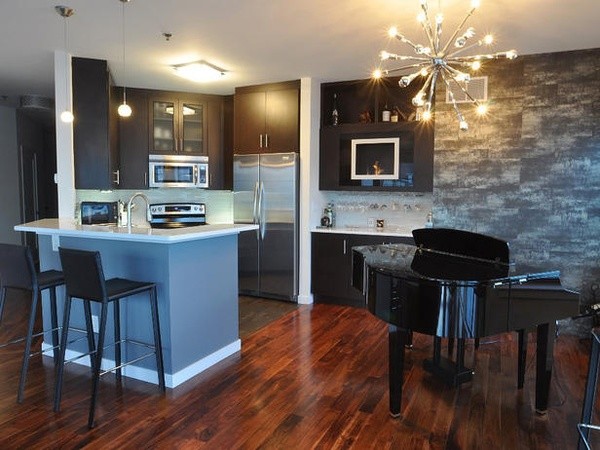 Transitional kitchen photo in Orange County