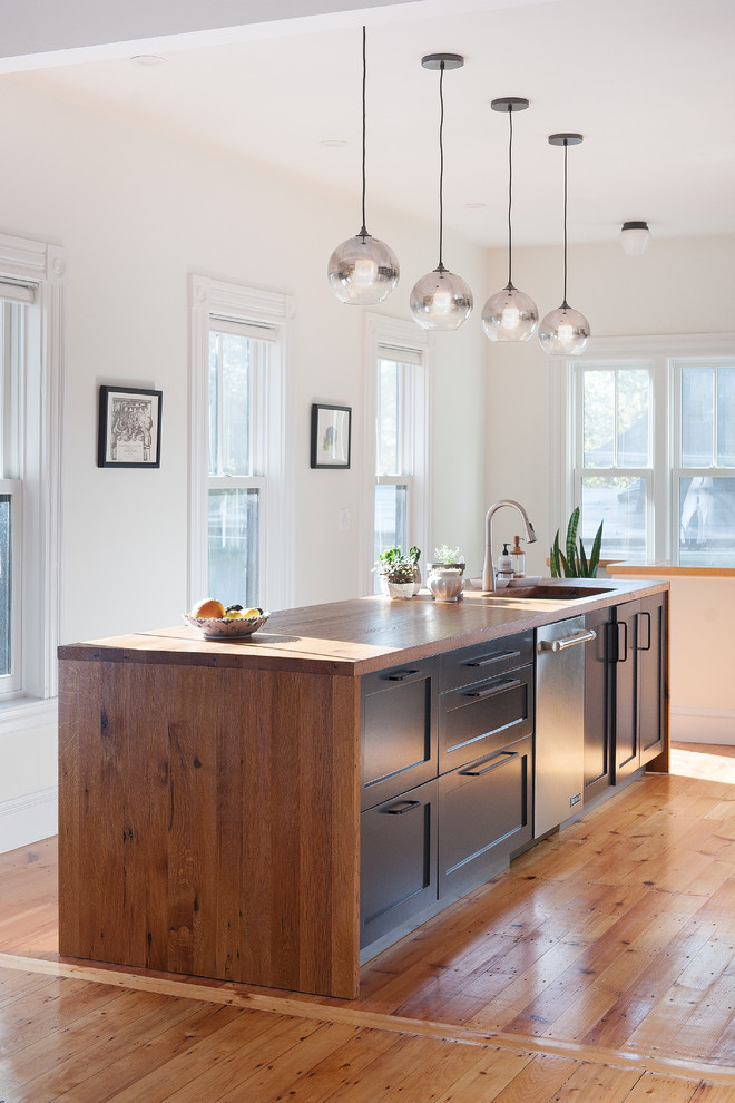 Example of a transitional kitchen design in Boston
