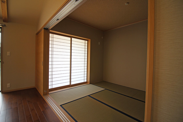 新築 和室 縁側 Japones Porche Otras Zonas De かかりつけ大工 株式会社 友建