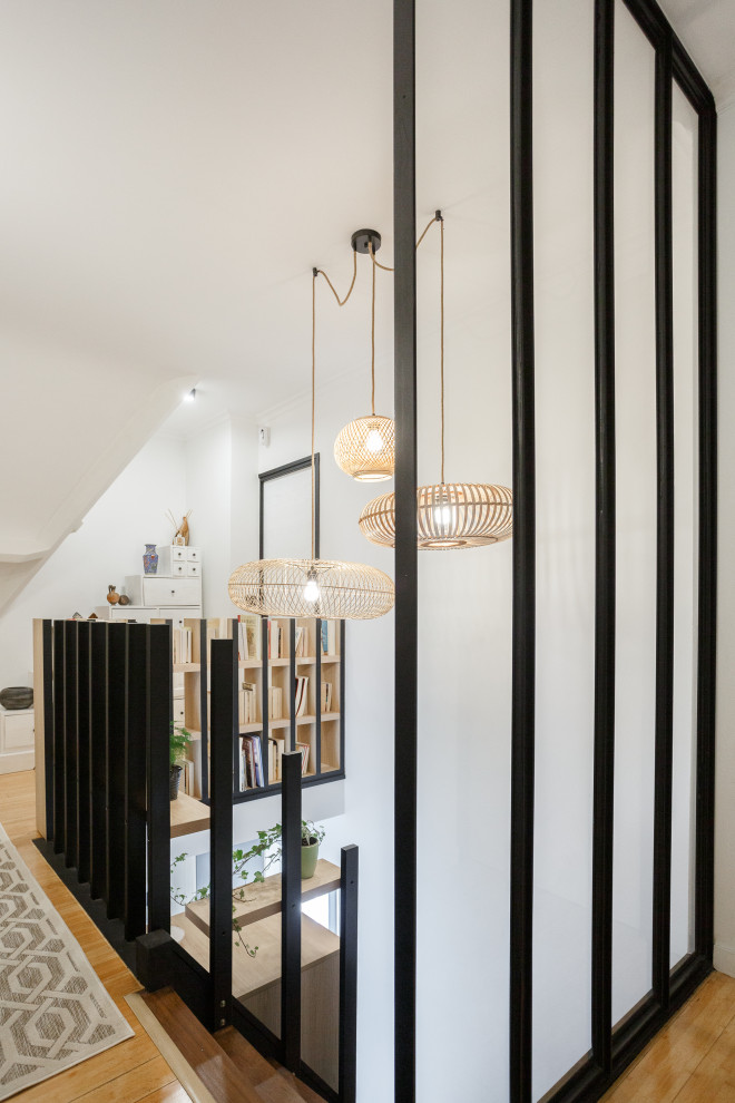 Design ideas for a mid-sized scandinavian wood staircase in Paris with wood risers.