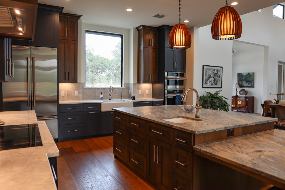 Kitchen - kitchen idea in Austin
