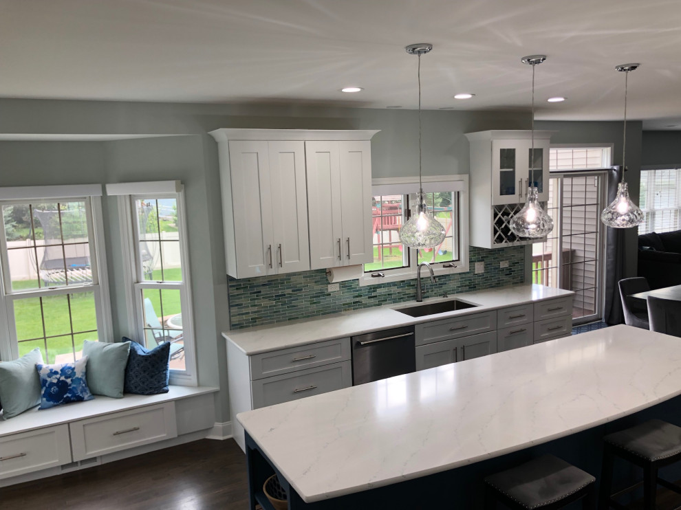 Kitchen - kitchen idea in Chicago