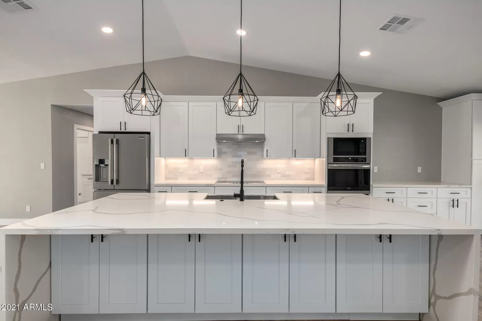Example of a transitional kitchen design in Phoenix
