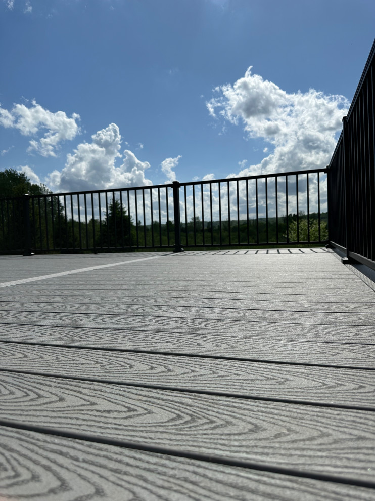 Trex Deck with Trex Signature Aluminum Railings with Square Balusters