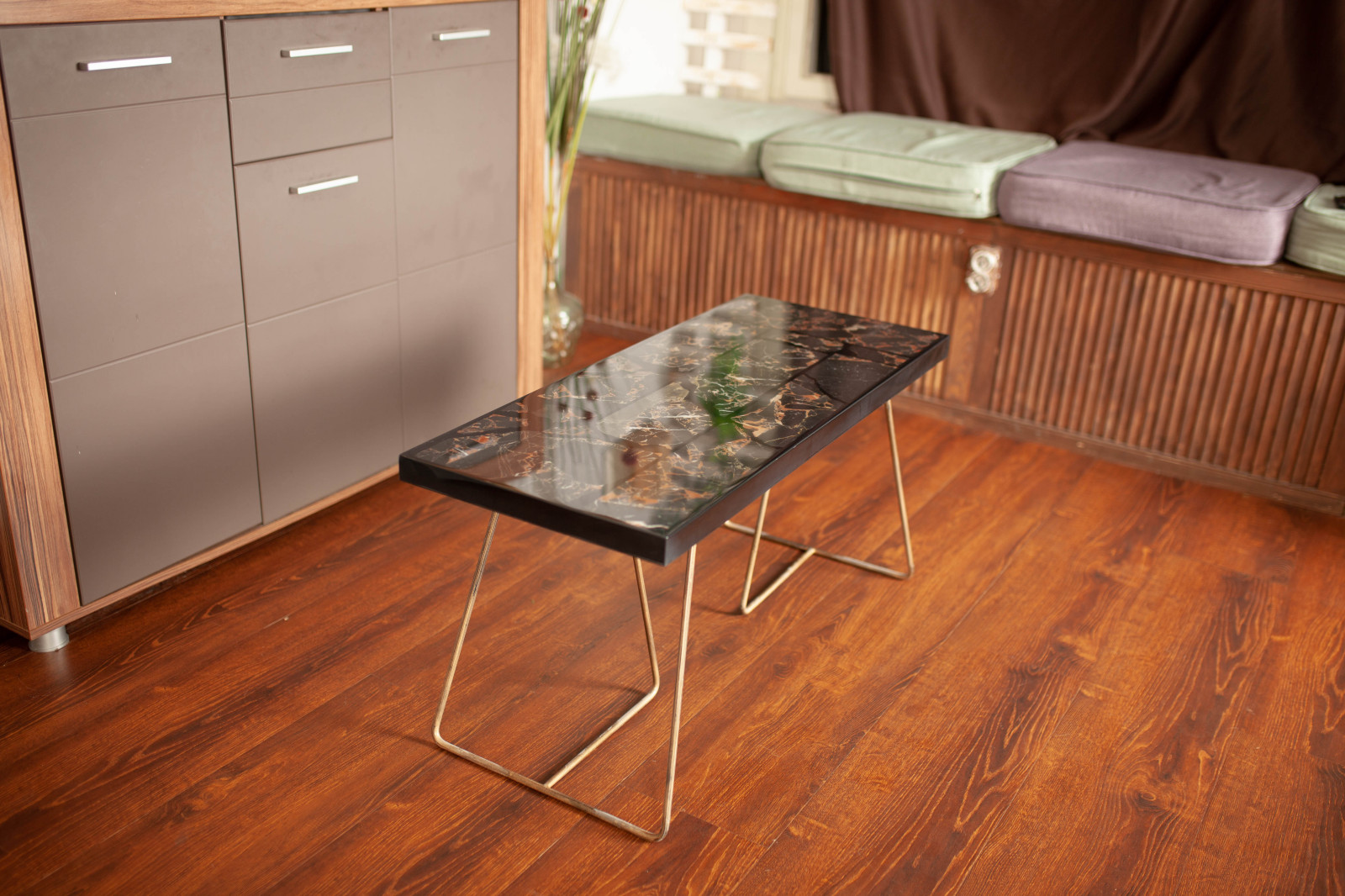 Журнальный стол из натурального камня