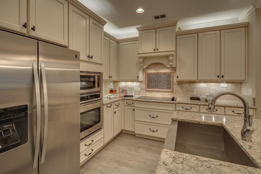 Example of a transitional kitchen design in Jacksonville