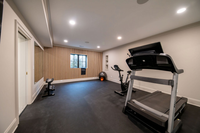 Art Deco-Inspired Basement, Pool, and Cabana eklektisch-fitnessraum