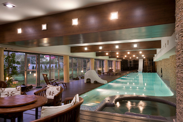 Home 2000m2 transitional-pool