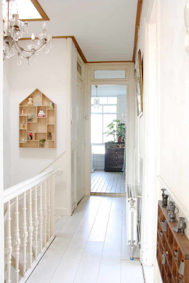 Inspiration for a scandinavian hallway in Amsterdam with white walls and painted wood floors.