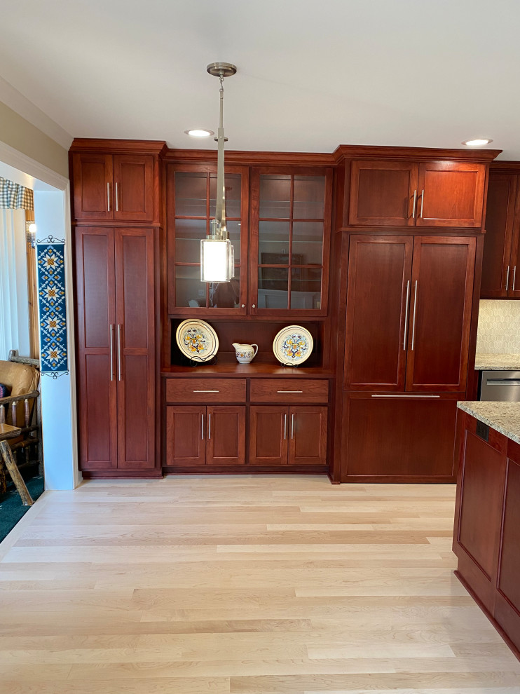 Kitchen - transitional kitchen idea in Minneapolis