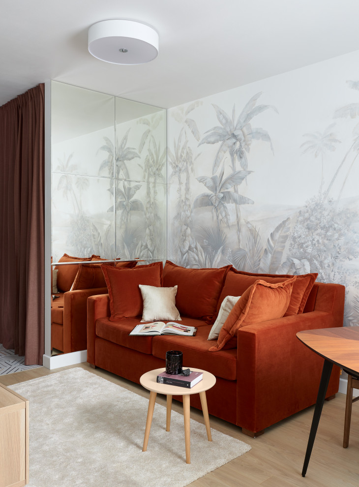 Inspiration pour un salon nordique de taille moyenne avec un mur blanc, un sol en bois brun et un sol beige.