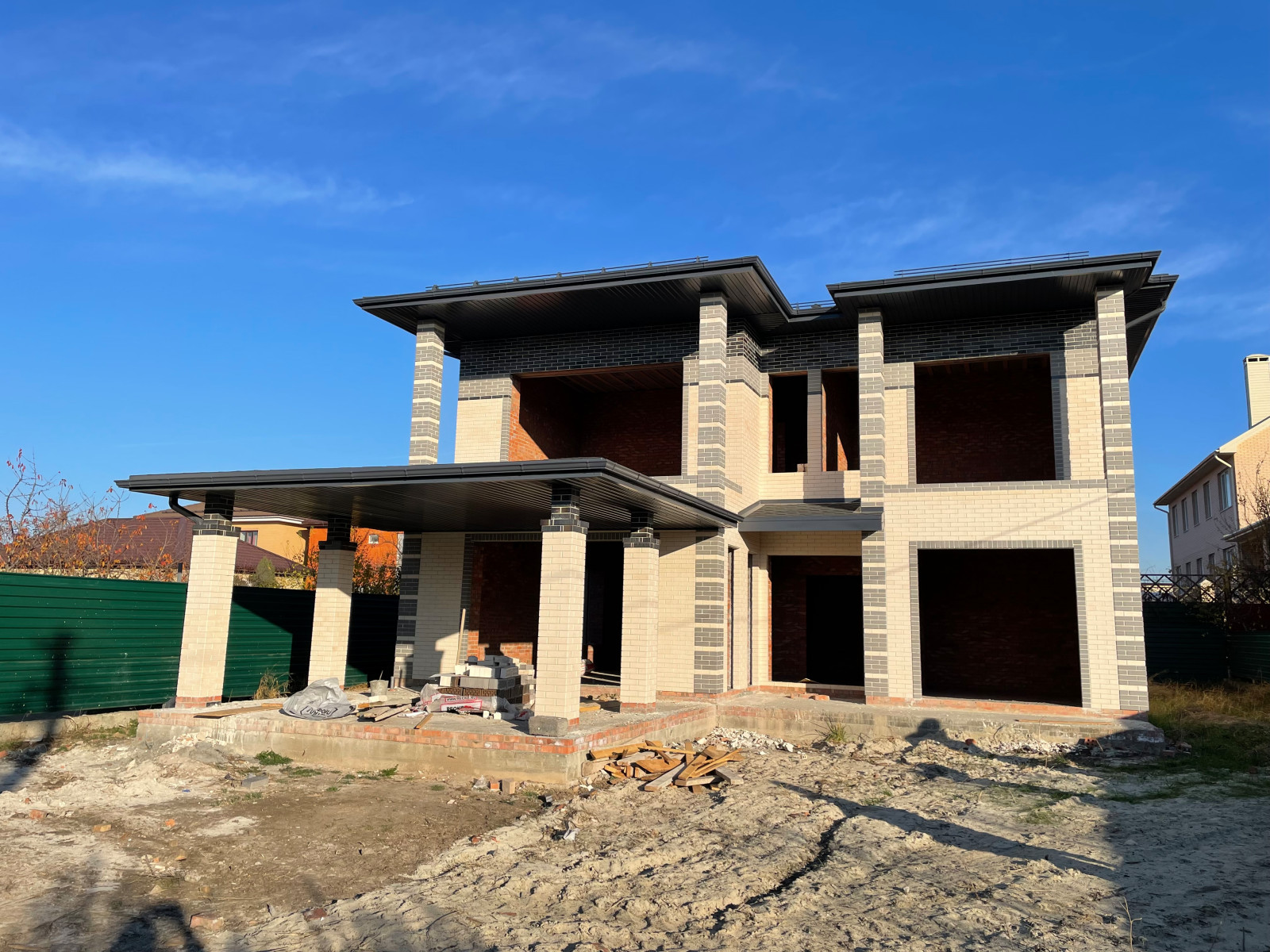 Обзор двухэтажного дома площадью 245 м2