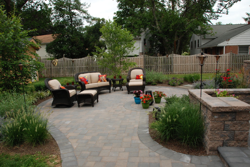 Photo of a small traditional backyard patio in Philadelphia with concrete pavers, an outdoor kitchen and no cover.