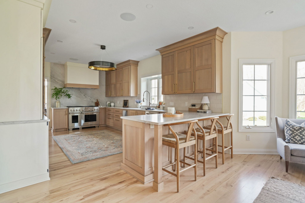 Example of a transitional kitchen design in Columbus