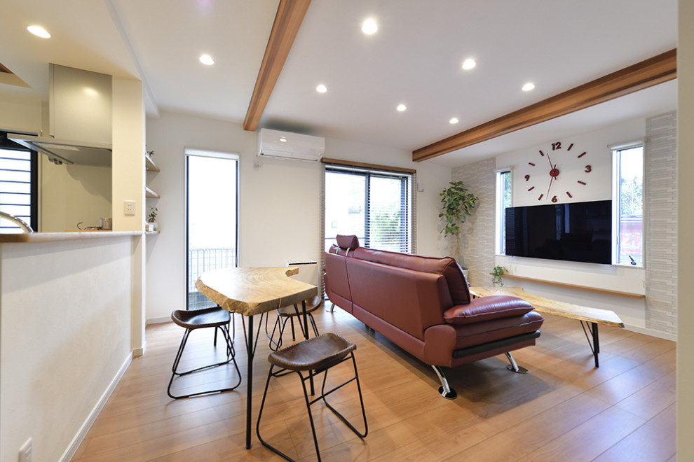 Living room - living room idea in Tokyo