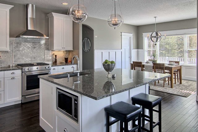 Transitional White Shaker Kitchen klassisch-modern-kueche