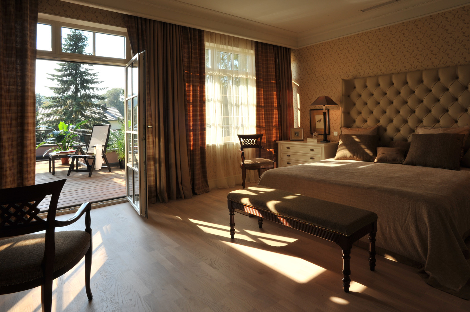 Дом во Франкфуртеобои в цветочек