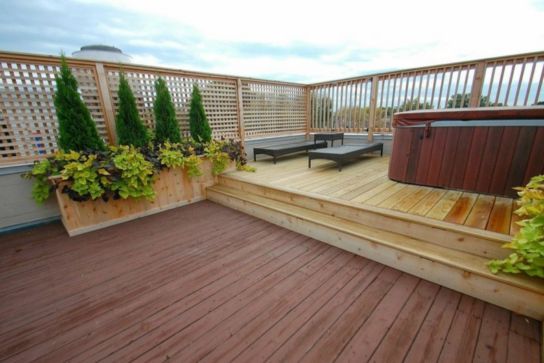 Inspiration for a large transitional deck in Chicago.