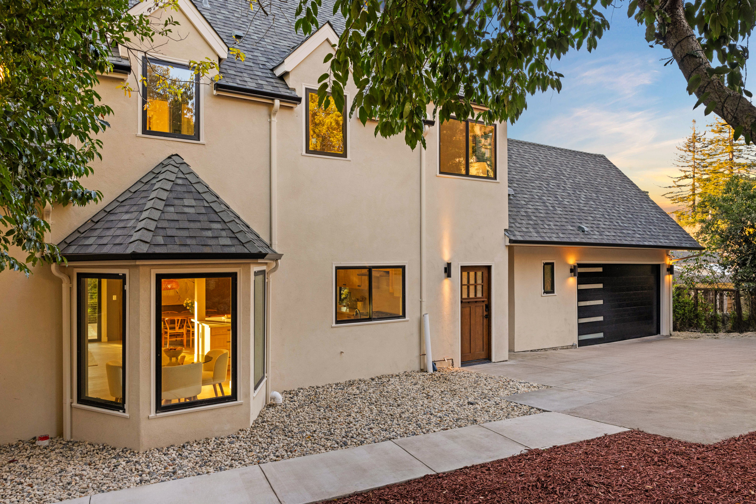 Example of a transitional exterior home design in San Francisco
