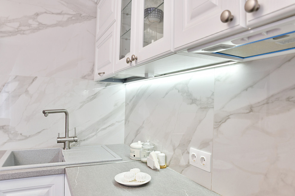 Кухня белая классическая