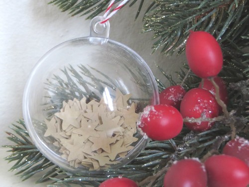 Diy 8 Idées Pour Remplir Des Boules De Noël Transparentes