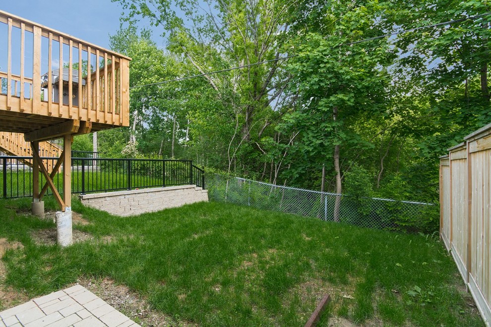 Home design - transitional home design idea in Ottawa