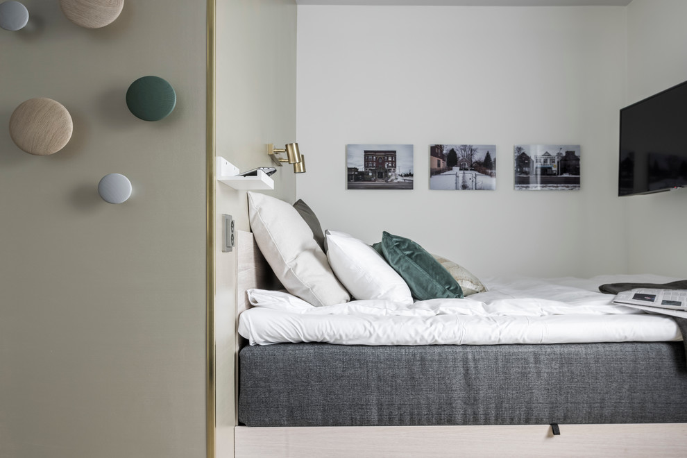 This is an example of a small scandinavian bedroom in Stockholm.