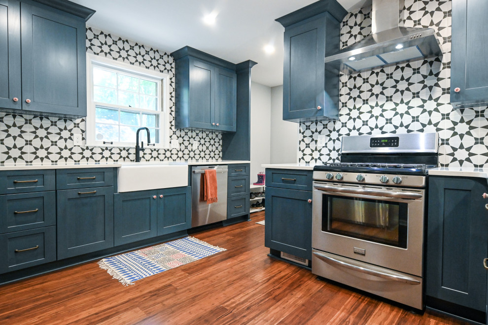 Enclosed kitchen - mid-sized modern u-shaped enclosed kitchen idea in Atlanta
