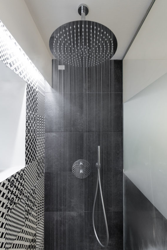 Design ideas for a contemporary bathroom in Florence.