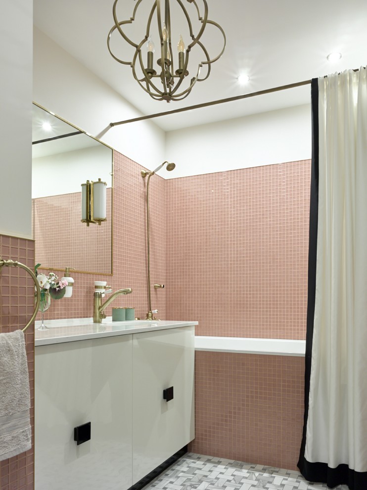 モスクワにあるおしゃれな浴室の写真