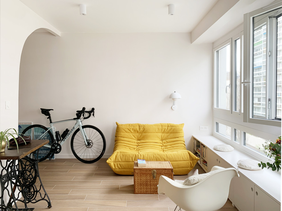 Example of a minimalist family room design in Paris
