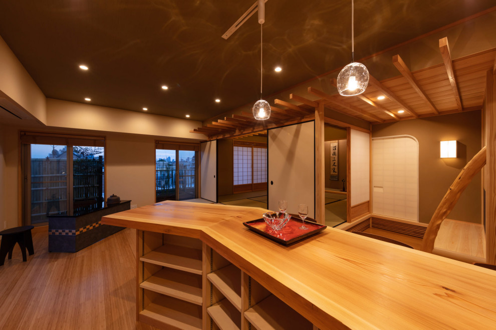Dining room - zen dining room idea in Tokyo