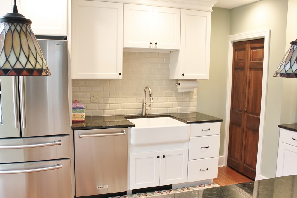 L Traditional Kitchen