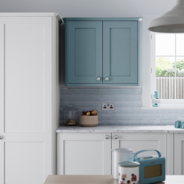 Farringdon Shaker smooth painted kitchen in Porcelain and Winter Teal