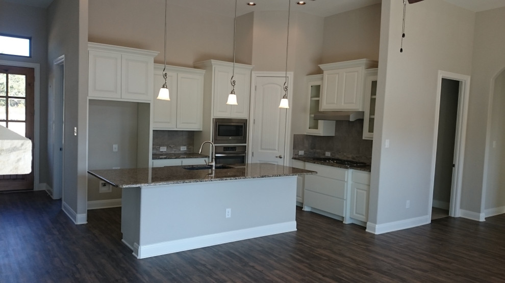 Example of a transitional kitchen design in Austin