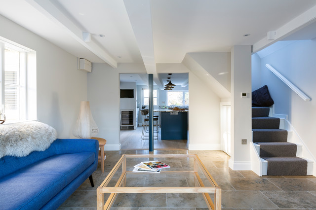 Light and airy kitchen upgrade and garage conversion trendy-dagligstue