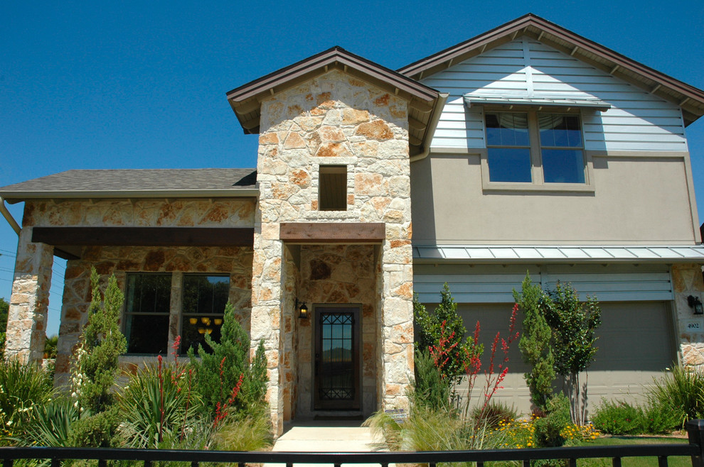Transitional home design photo in Austin