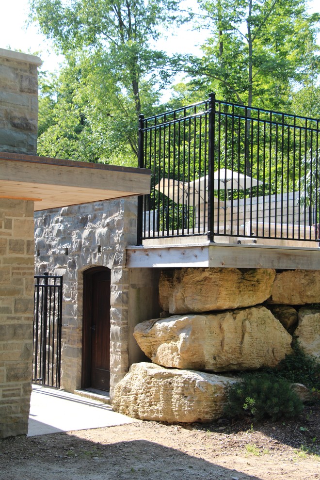 Inspiration for a transitional pool remodel in Toronto