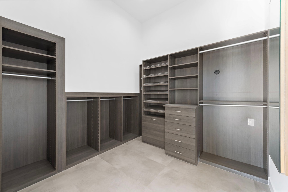 CLOSETS